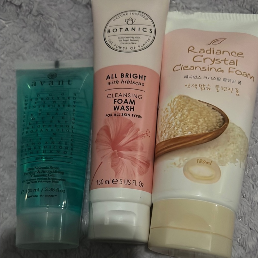 Botanics All Bright Cleansing Foam Wash with Hibiscus - Pink